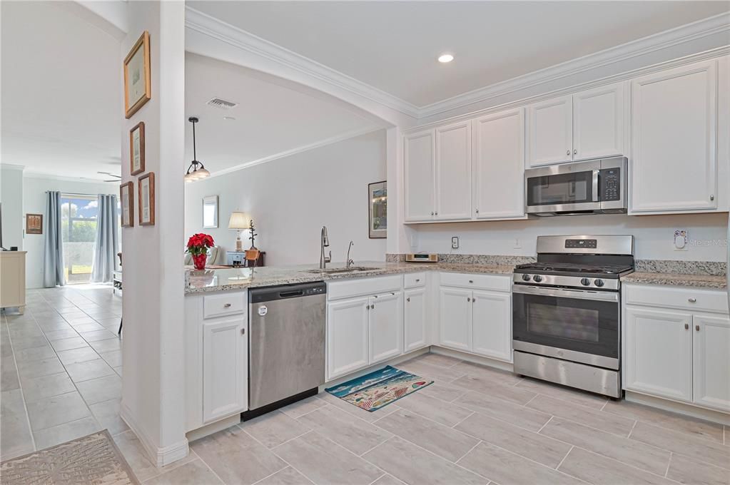 For Sale: $270,000 (3 beds, 2 baths, 1400 Square Feet)