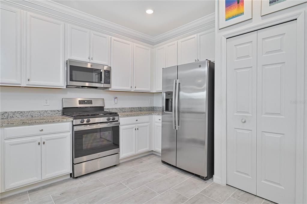 For Sale: $270,000 (3 beds, 2 baths, 1400 Square Feet)