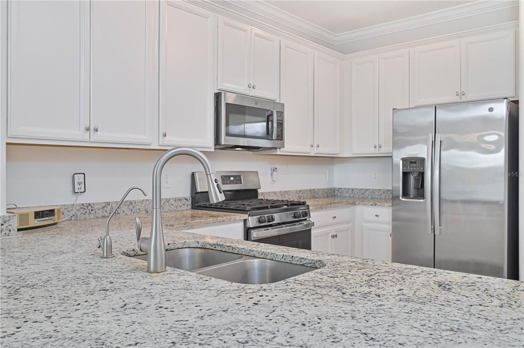 For Sale: $270,000 (3 beds, 2 baths, 1400 Square Feet)