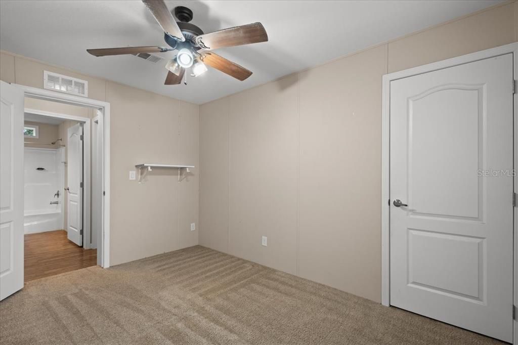 For Sale: $219,900 (3 beds, 2 baths, 1560 Square Feet)