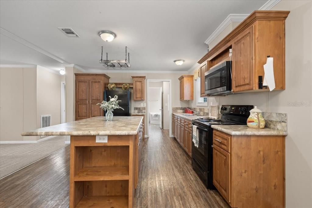 For Sale: $219,900 (3 beds, 2 baths, 1560 Square Feet)