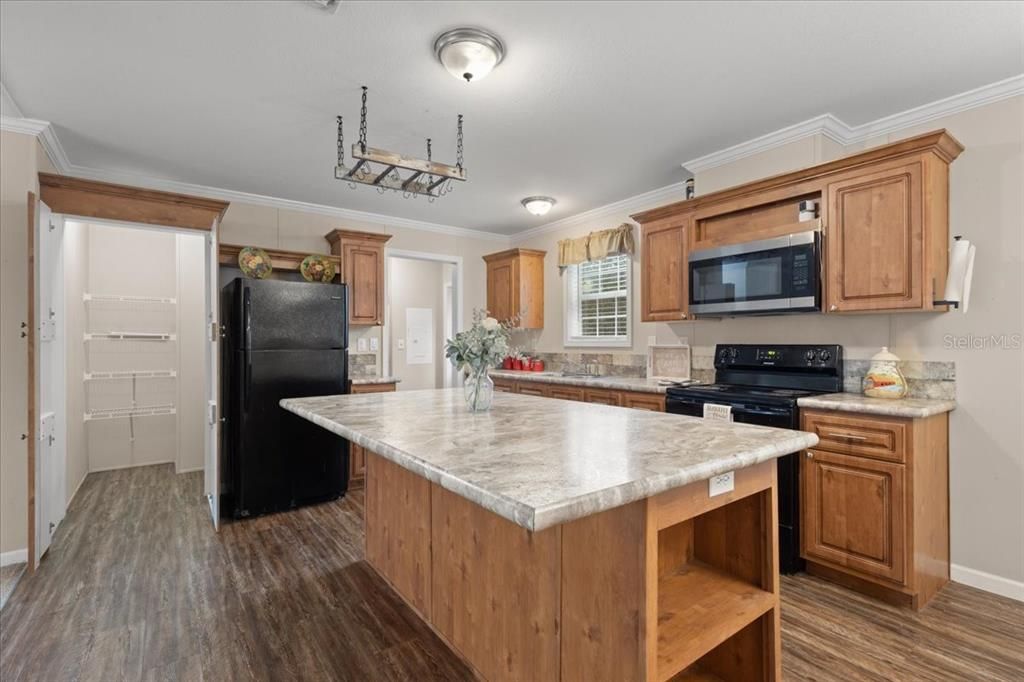 For Sale: $219,900 (3 beds, 2 baths, 1560 Square Feet)