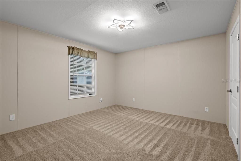 For Sale: $219,900 (3 beds, 2 baths, 1560 Square Feet)