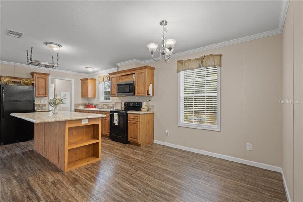 For Sale: $219,900 (3 beds, 2 baths, 1560 Square Feet)