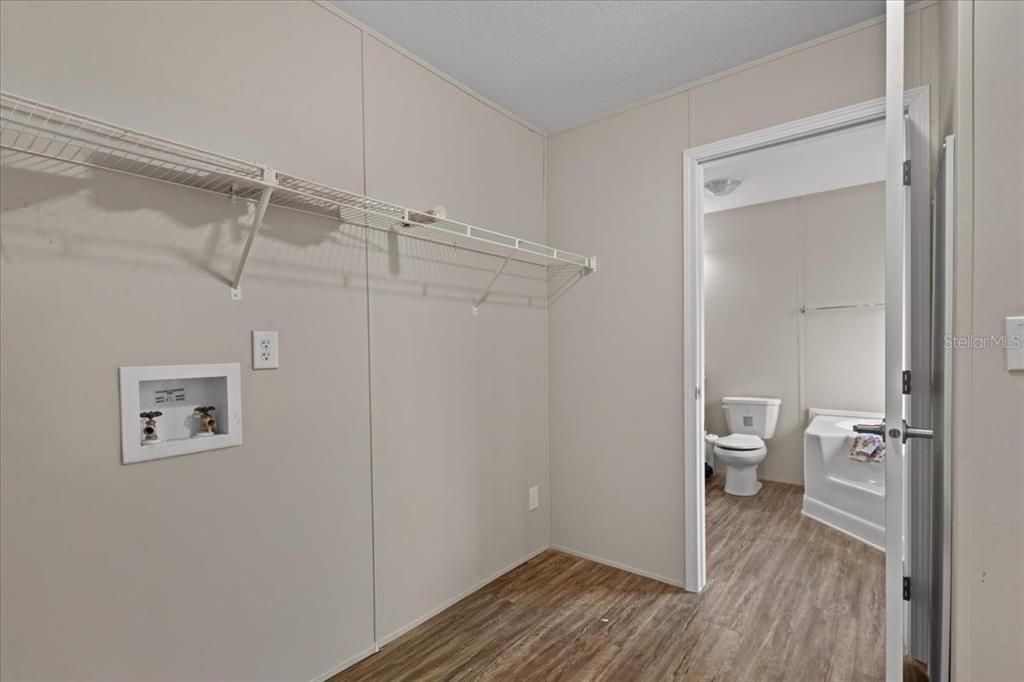 For Sale: $219,900 (3 beds, 2 baths, 1560 Square Feet)