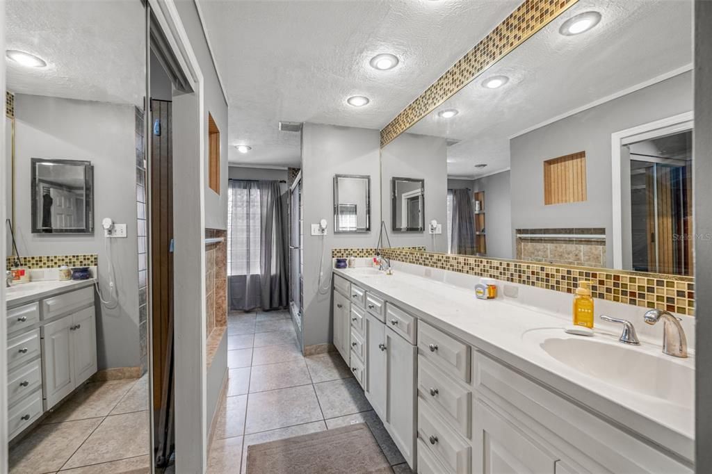 待售: $475,000 (3 贝兹, 2 浴室, 1588 平方英尺)