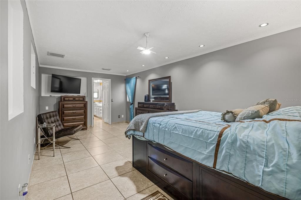 待售: $475,000 (3 贝兹, 2 浴室, 1588 平方英尺)