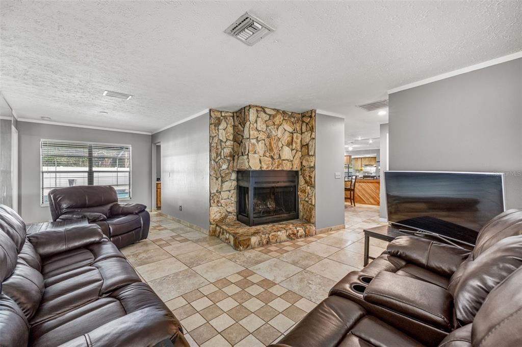 待售: $475,000 (3 贝兹, 2 浴室, 1588 平方英尺)