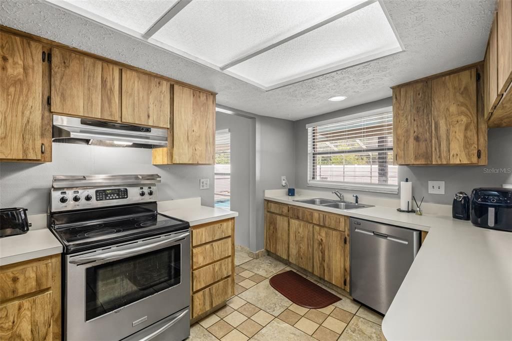 待售: $475,000 (3 贝兹, 2 浴室, 1588 平方英尺)