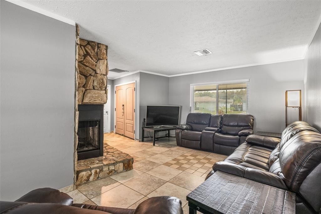 待售: $475,000 (3 贝兹, 2 浴室, 1588 平方英尺)