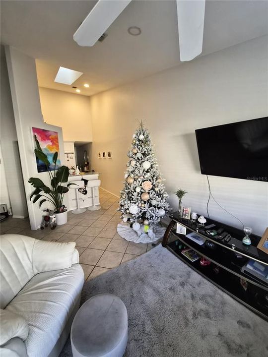 For Rent: $2,600 (2 beds, 2 baths, 1315 Square Feet)