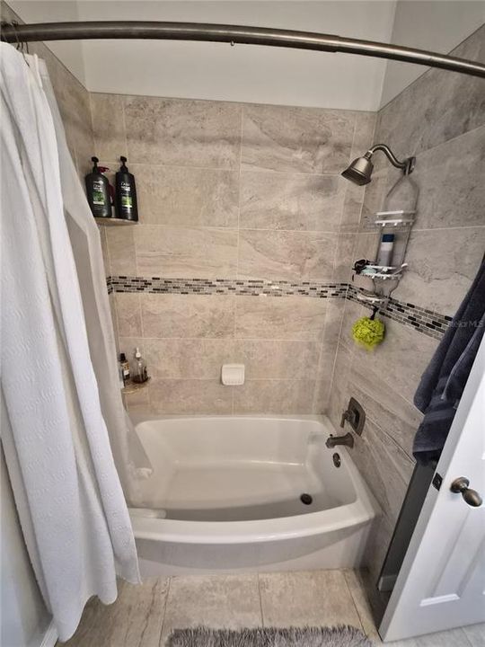 For Rent: $2,600 (2 beds, 2 baths, 1315 Square Feet)