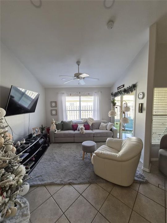 For Rent: $2,600 (2 beds, 2 baths, 1315 Square Feet)