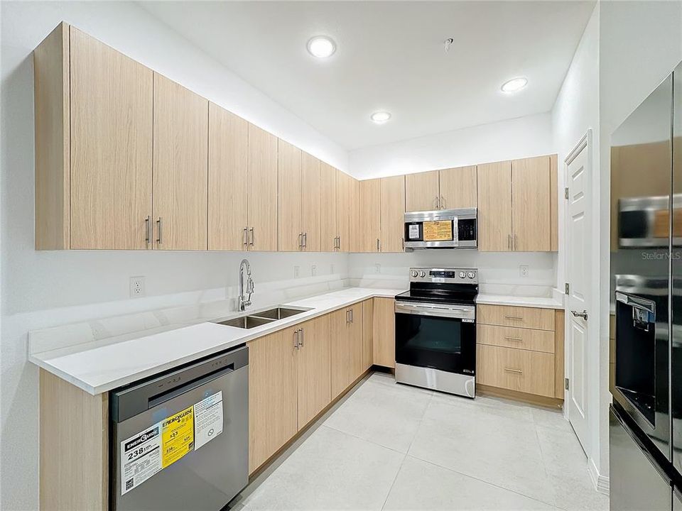 For Rent: $2,100 (3 beds, 2 baths, 1728 Square Feet)