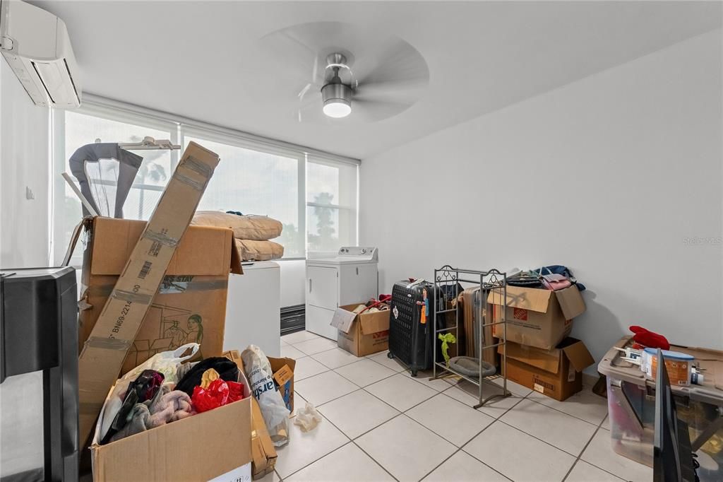 En Venta: $695,000 (4 camas, 2 baños, 2300 Pies cuadrados)