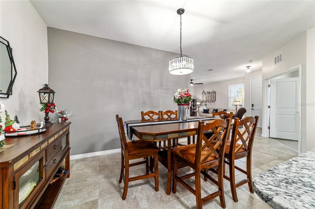 На продажу: $299,500 (2 спален, 2 ванн, 1552 Квадратных фут)