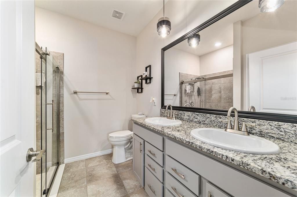 На продажу: $299,500 (2 спален, 2 ванн, 1552 Квадратных фут)