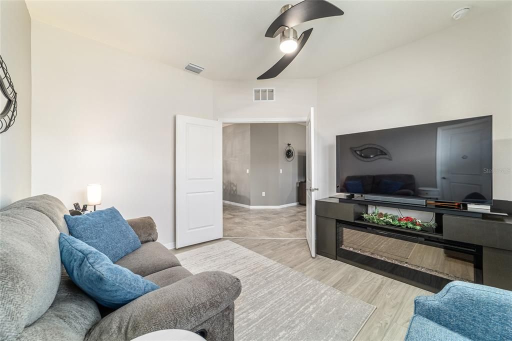 На продажу: $299,500 (2 спален, 2 ванн, 1552 Квадратных фут)