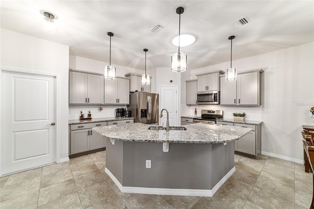 На продажу: $299,500 (2 спален, 2 ванн, 1552 Квадратных фут)