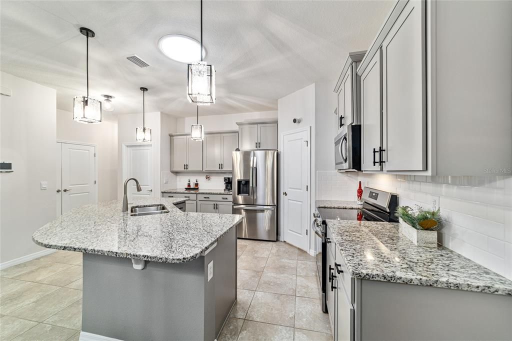 На продажу: $299,500 (2 спален, 2 ванн, 1552 Квадратных фут)