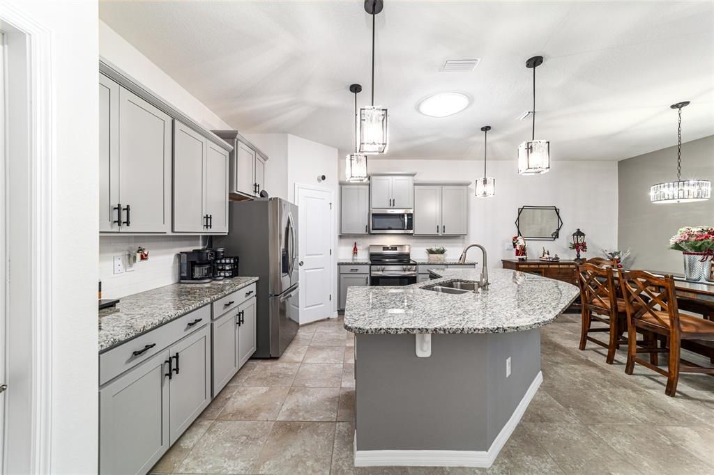 На продажу: $299,500 (2 спален, 2 ванн, 1552 Квадратных фут)