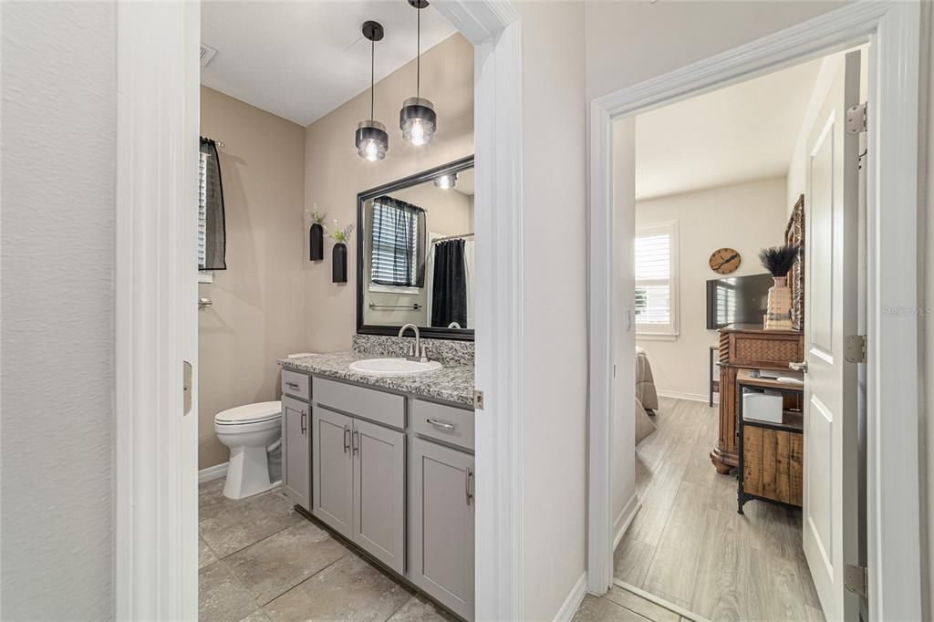 На продажу: $299,500 (2 спален, 2 ванн, 1552 Квадратных фут)