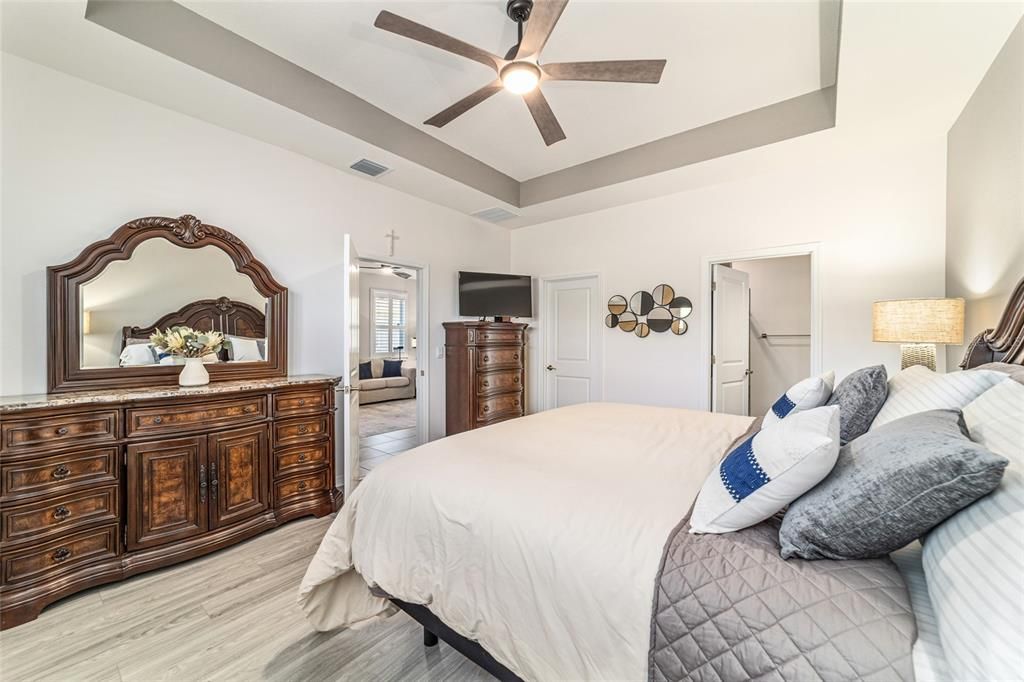 На продажу: $299,500 (2 спален, 2 ванн, 1552 Квадратных фут)