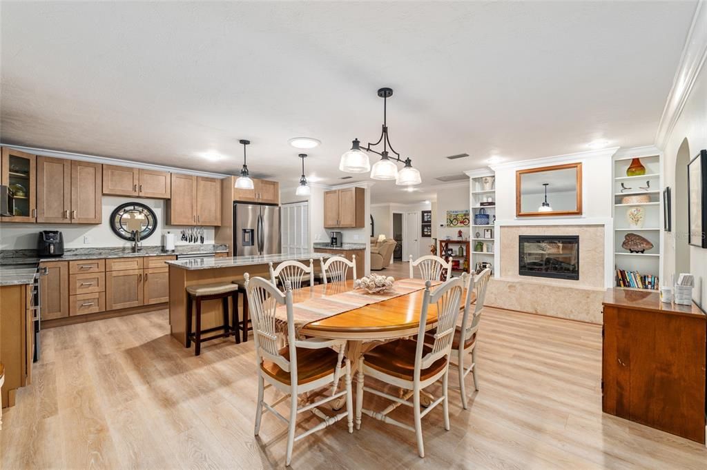 На продажу: $216,999 (2 спален, 2 ванн, 1748 Квадратных фут)