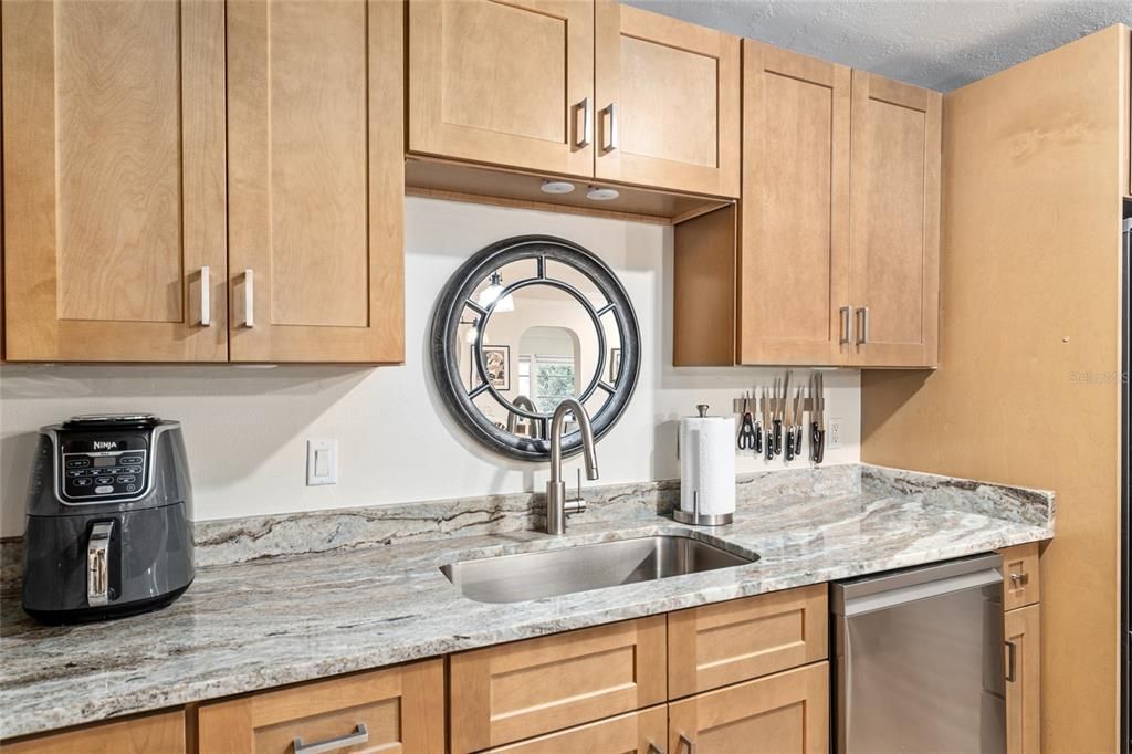 На продажу: $216,999 (2 спален, 2 ванн, 1748 Квадратных фут)