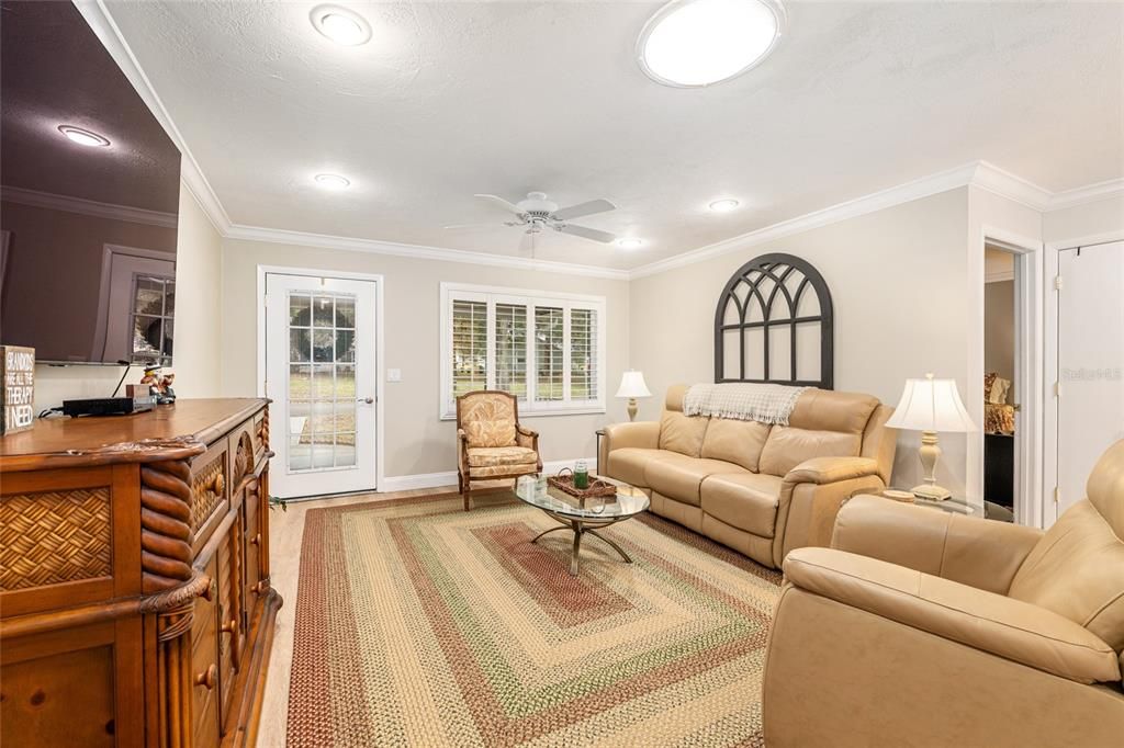 На продажу: $216,999 (2 спален, 2 ванн, 1748 Квадратных фут)