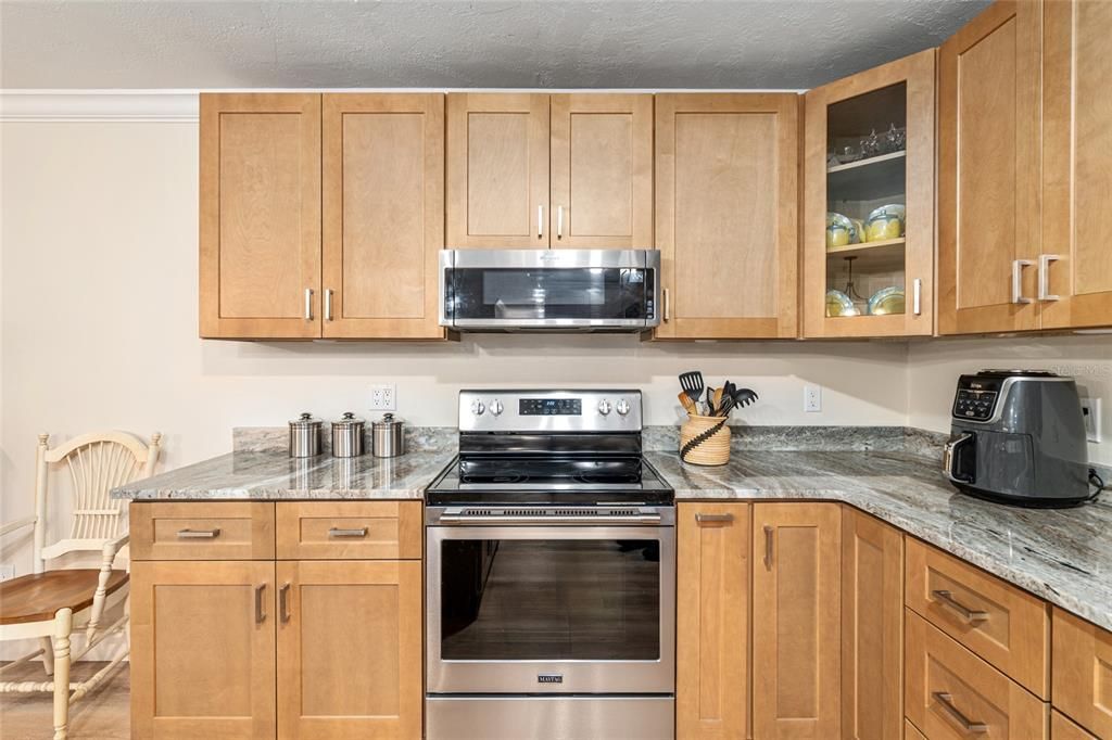 На продажу: $216,999 (2 спален, 2 ванн, 1748 Квадратных фут)