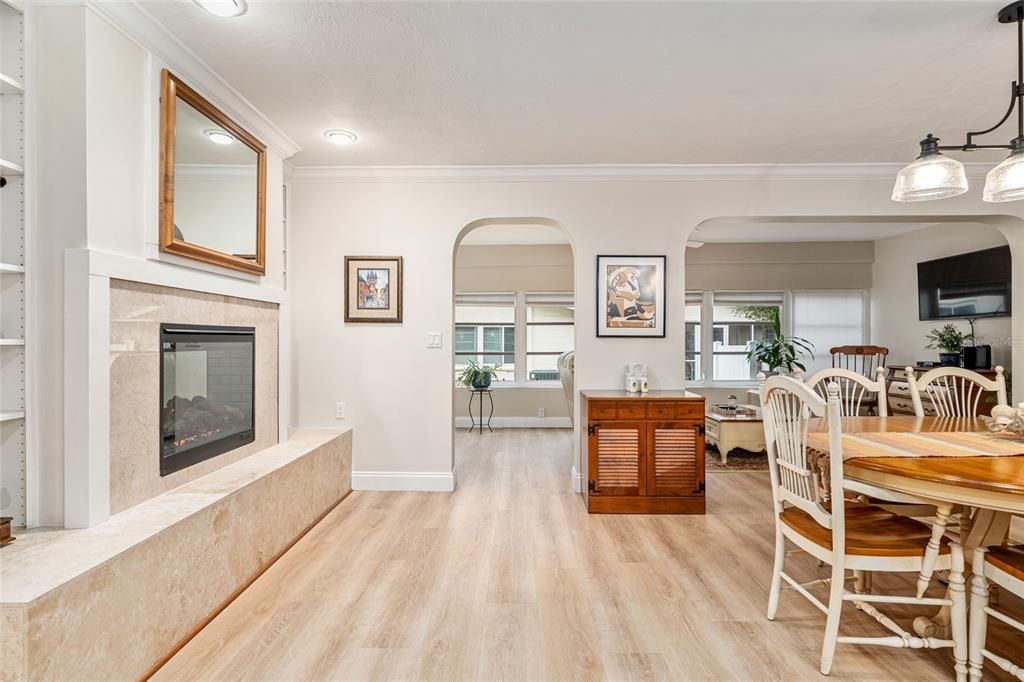 На продажу: $216,999 (2 спален, 2 ванн, 1748 Квадратных фут)