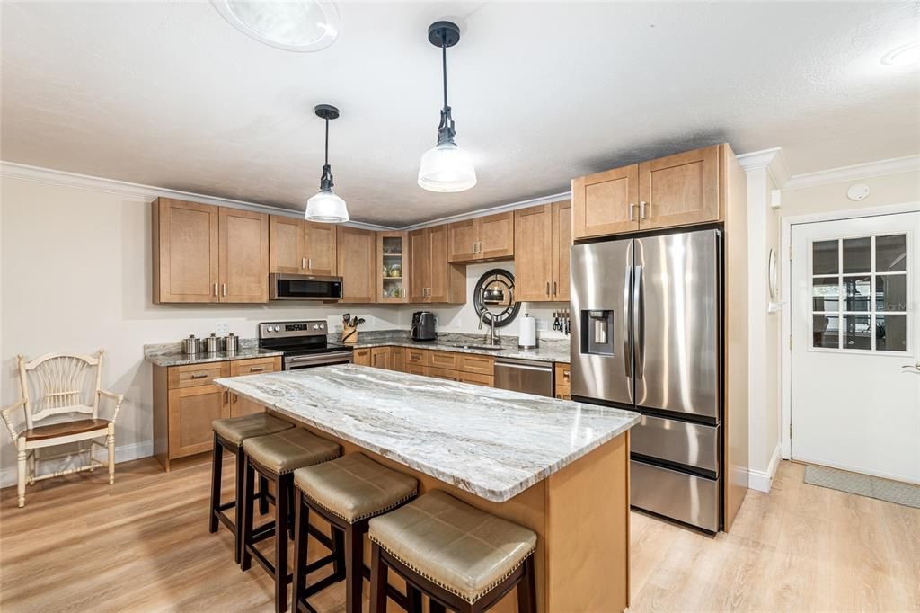 На продажу: $216,999 (2 спален, 2 ванн, 1748 Квадратных фут)