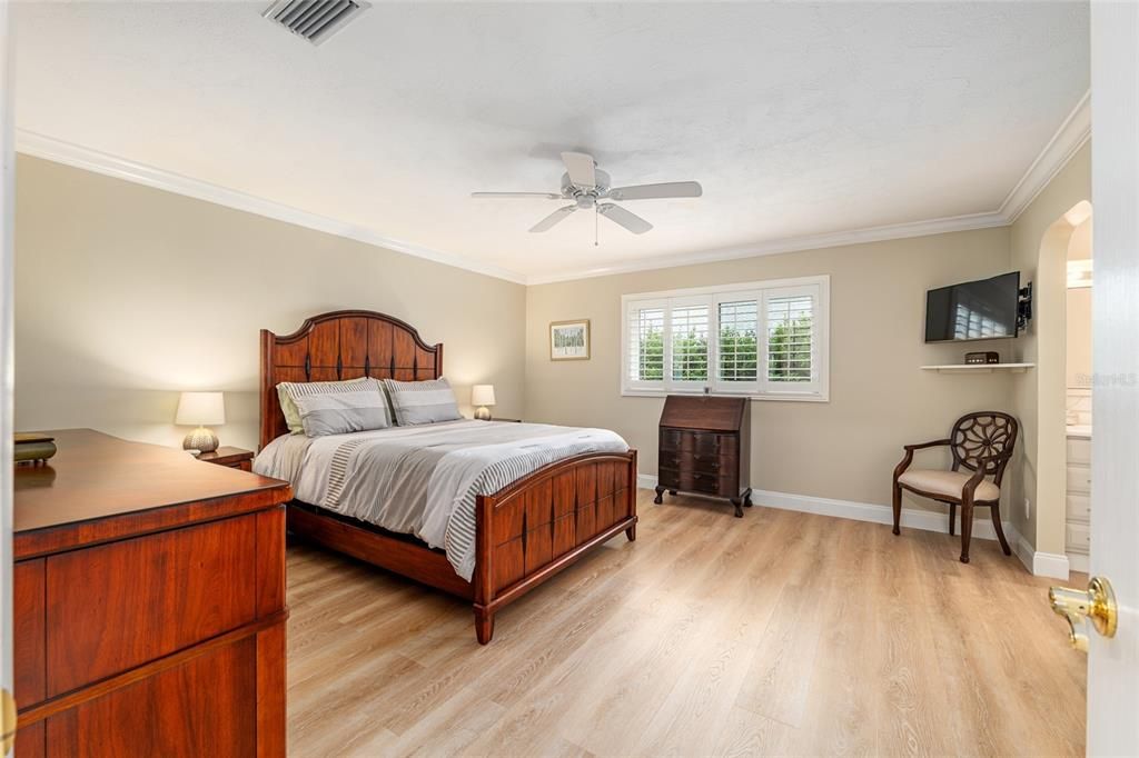 На продажу: $216,999 (2 спален, 2 ванн, 1748 Квадратных фут)