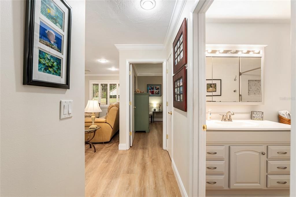 На продажу: $216,999 (2 спален, 2 ванн, 1748 Квадратных фут)