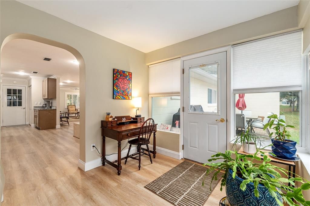 На продажу: $216,999 (2 спален, 2 ванн, 1748 Квадратных фут)