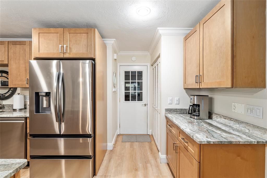 На продажу: $216,999 (2 спален, 2 ванн, 1748 Квадратных фут)