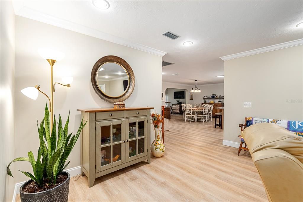 На продажу: $216,999 (2 спален, 2 ванн, 1748 Квадратных фут)