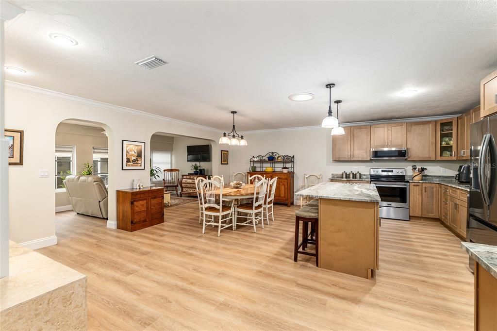 На продажу: $216,999 (2 спален, 2 ванн, 1748 Квадратных фут)