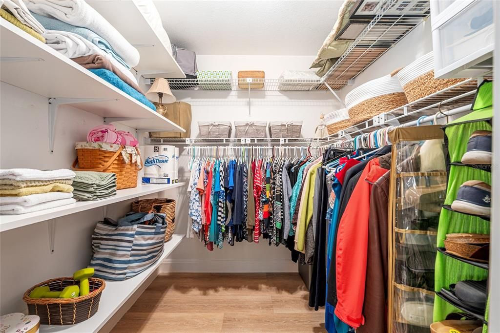 На продажу: $216,999 (2 спален, 2 ванн, 1748 Квадратных фут)