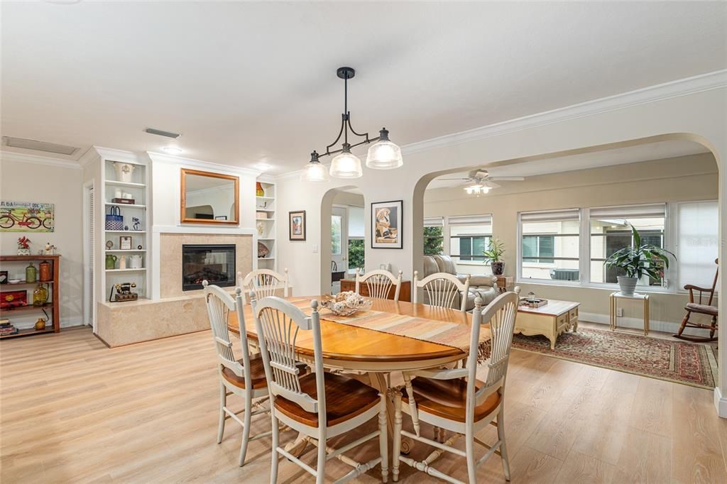 На продажу: $216,999 (2 спален, 2 ванн, 1748 Квадратных фут)