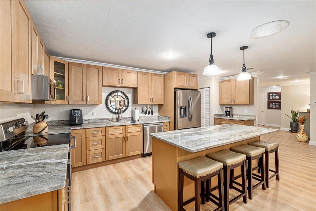 На продажу: $216,999 (2 спален, 2 ванн, 1748 Квадратных фут)