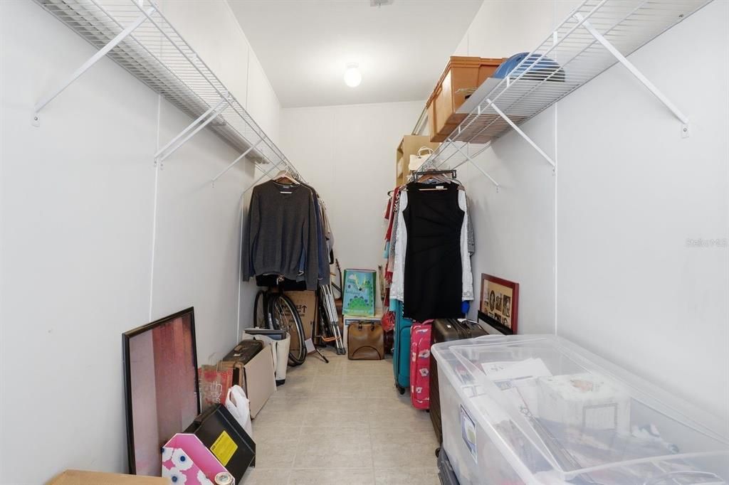 待售: $222,000 (4 贝兹, 2 浴室, 2280 平方英尺)