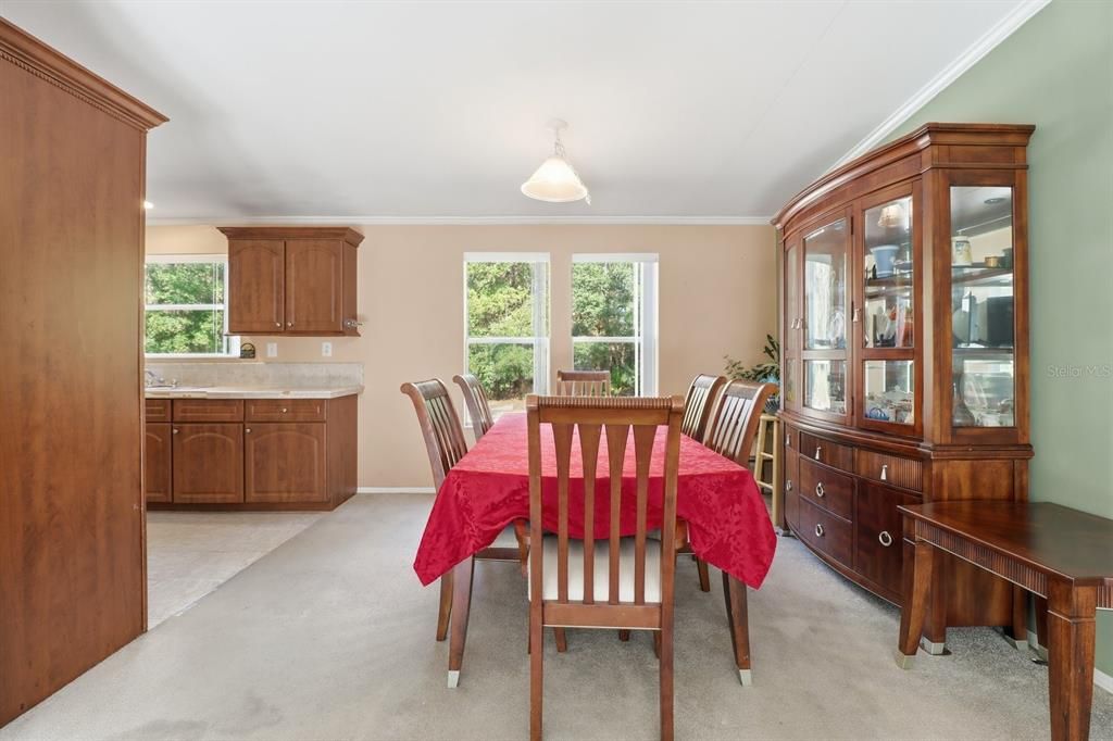 待售: $222,000 (4 贝兹, 2 浴室, 2280 平方英尺)