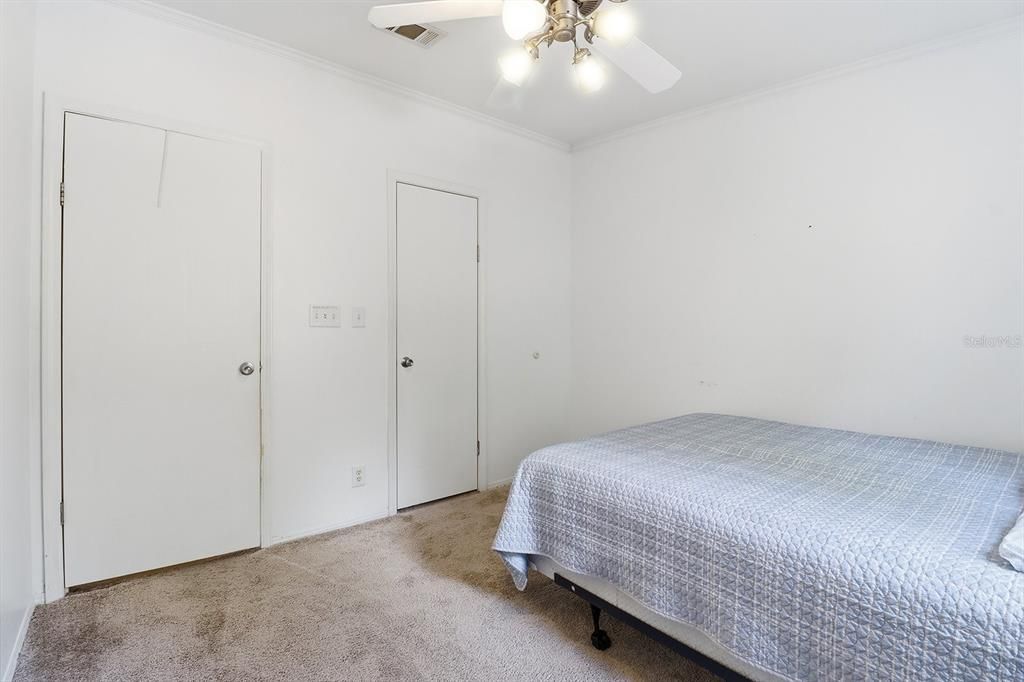 待售: $222,000 (4 贝兹, 2 浴室, 2280 平方英尺)