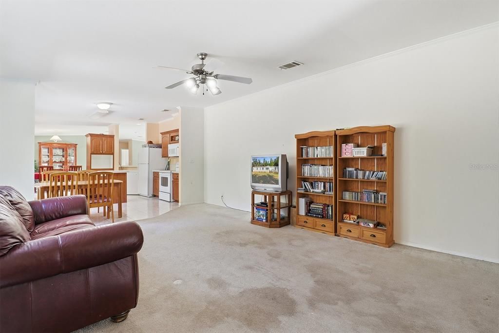 待售: $222,000 (4 贝兹, 2 浴室, 2280 平方英尺)