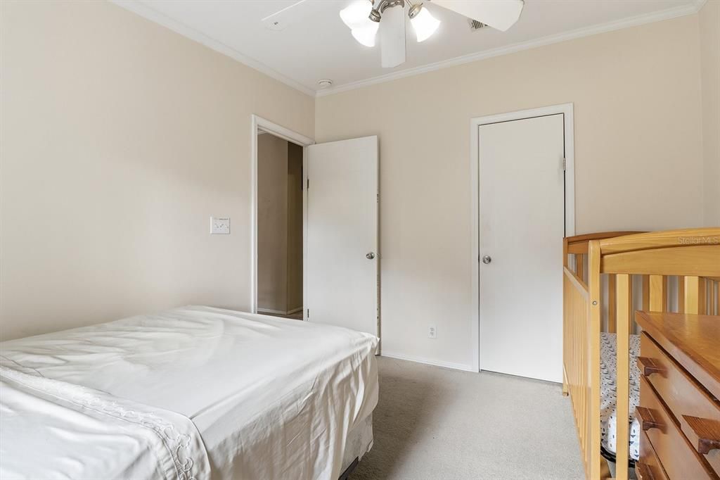 待售: $222,000 (4 贝兹, 2 浴室, 2280 平方英尺)