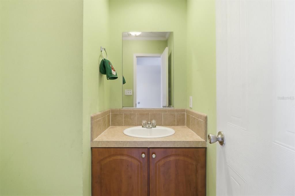 待售: $222,000 (4 贝兹, 2 浴室, 2280 平方英尺)