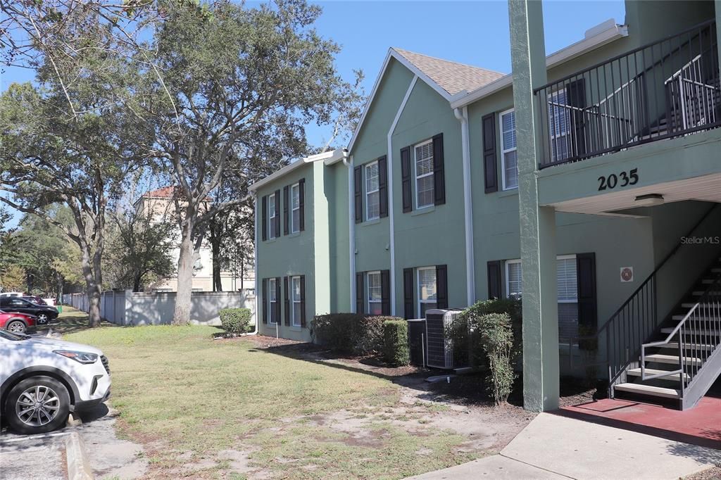 For Rent: $1,725 (2 beds, 1 baths, 830 Square Feet)