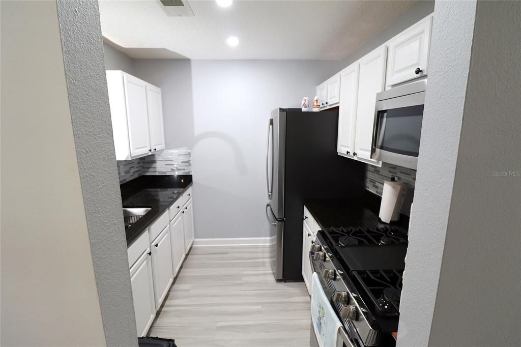 For Rent: $1,725 (2 beds, 1 baths, 830 Square Feet)